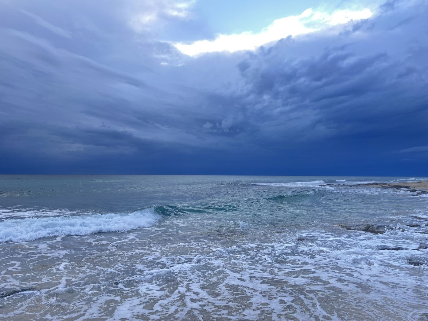 Breaking waves under a heavy sky